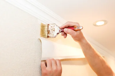 Pose de papier peint à Marcey-les-Grèves — revêtements muraux et toiles de verre